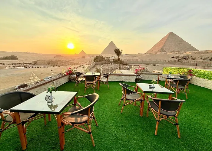 Seven Pyramids Panoramic View Inn