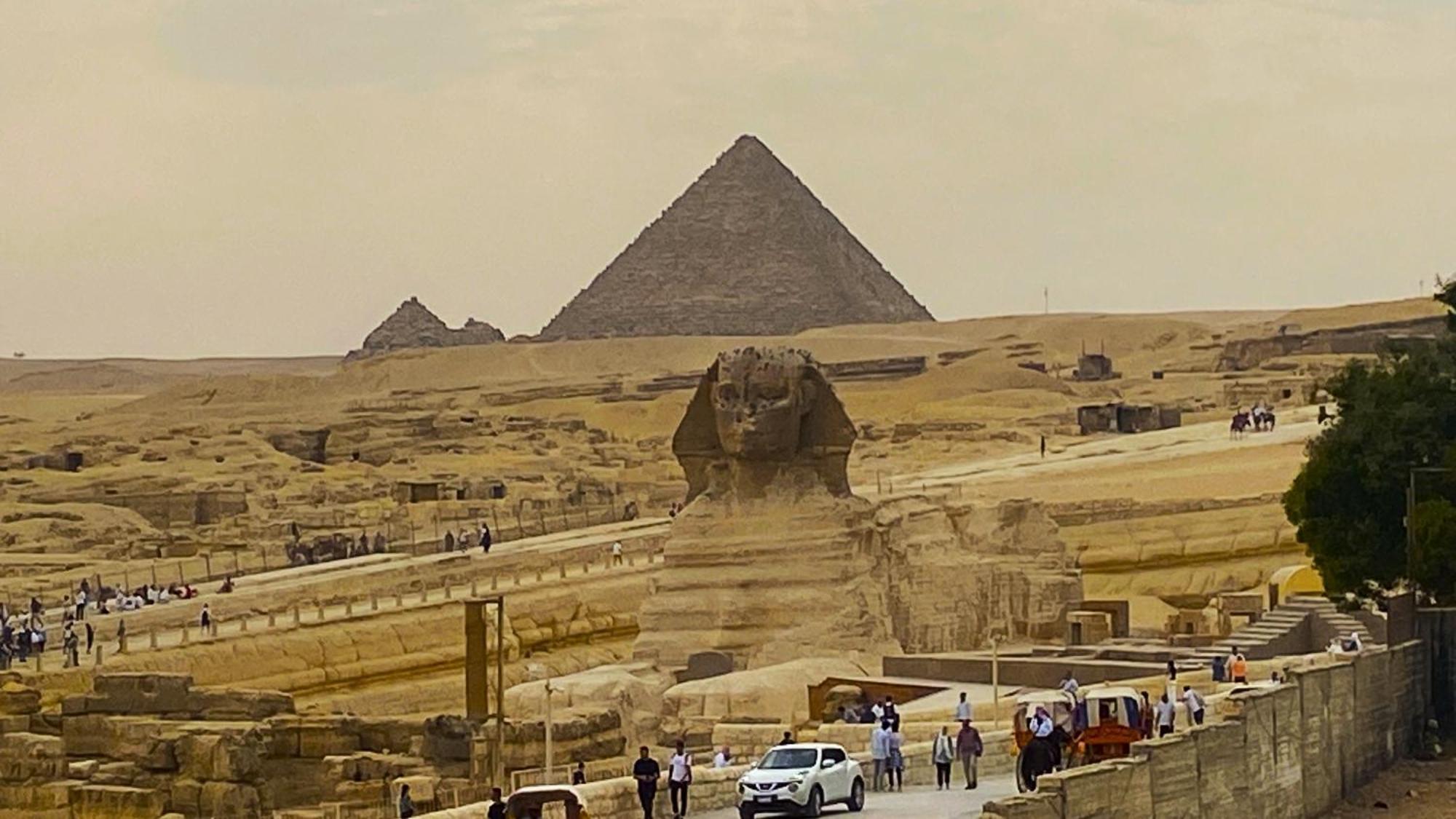 Seven Pyramids Panoramic View Frühstückspension *