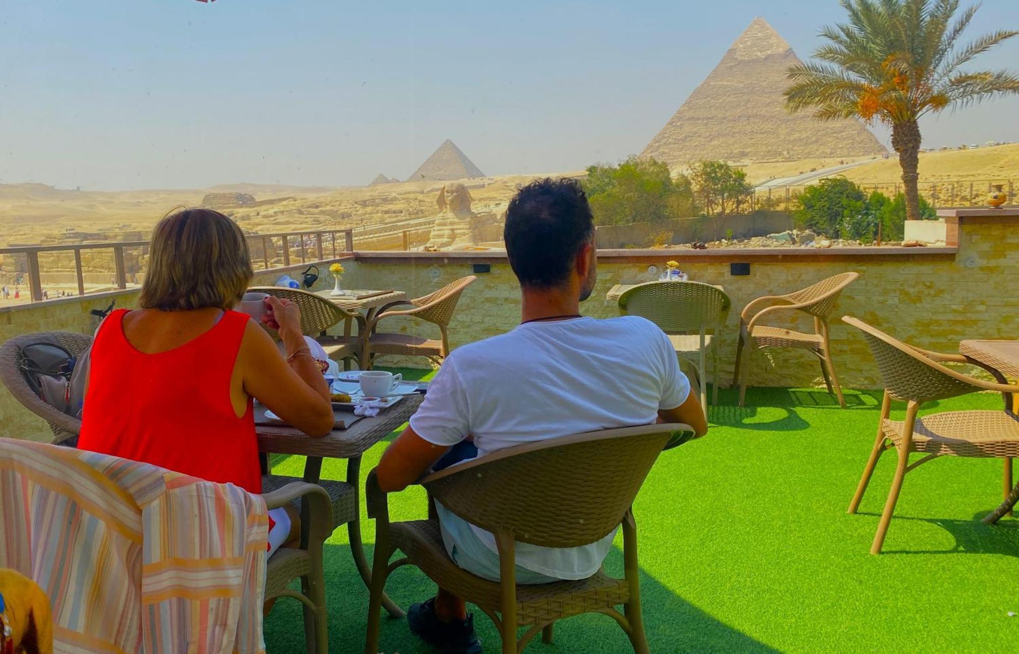 Seven Pyramids Panoramic View Frühstückspension