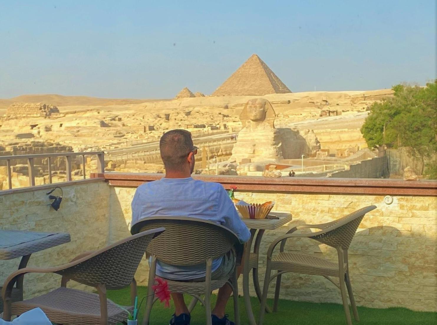 Couette-café Seven Pyramids Panoramic View Kafret el-Gabal