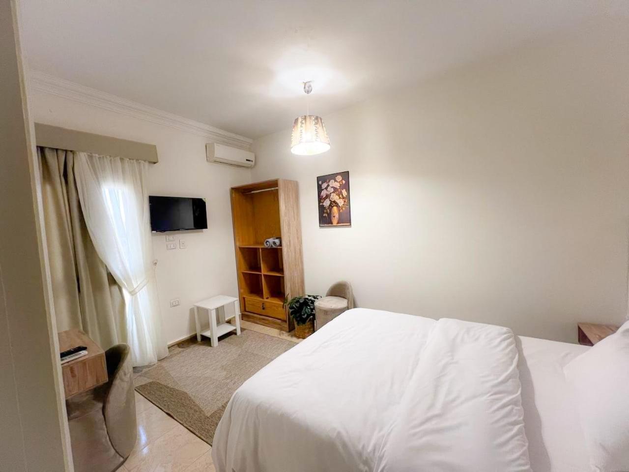 Bed & Breakfast Seven Pyramids Panoramic View Kafrat al Jabal