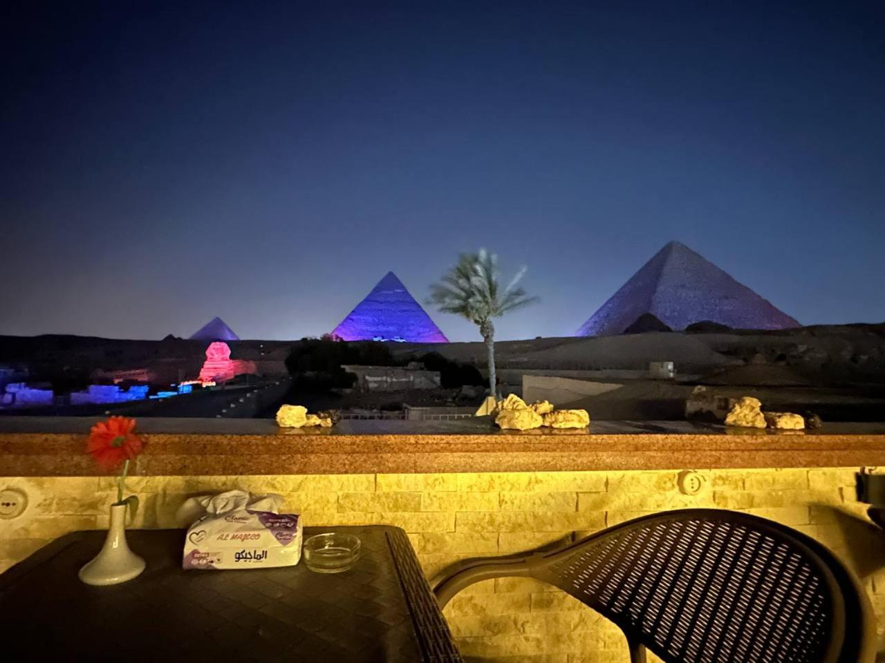 Seven Pyramids Panoramic View Frühstückspension *