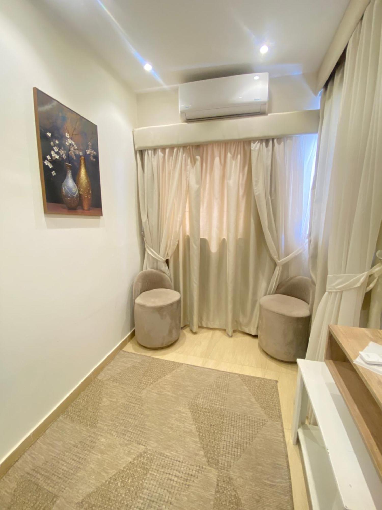 Seven Pyramids Panoramic View Couette-café *